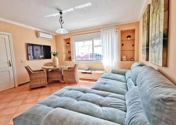 Apartamento Cozy Loft In La Carihuela 10 Min Walk To Beach Torremolinos